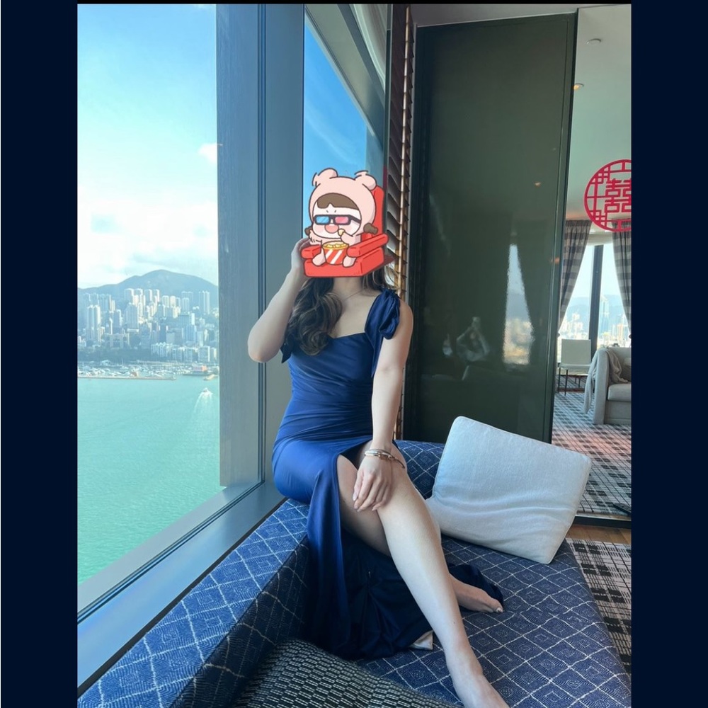 Stunning Navy Evening Gown With Slit